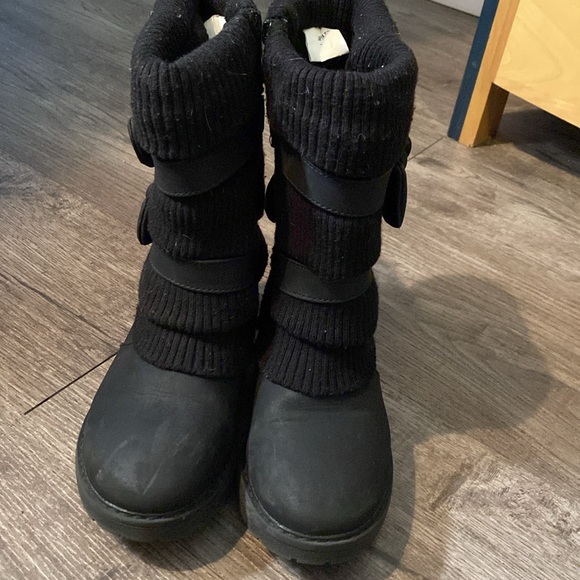 Dream Pairs, Girls size 2 fur lined boots. So sweet! - Picture 2 of 9